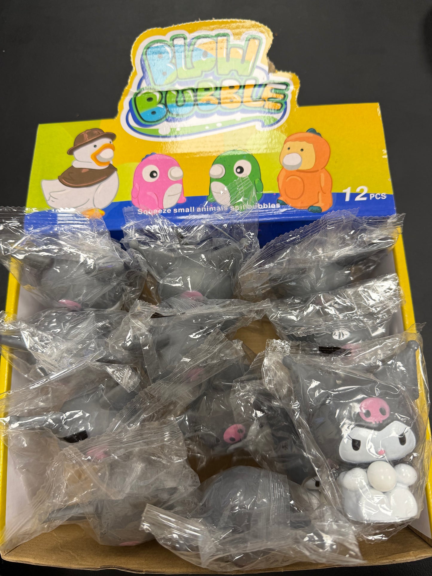 קורני מפריח בועה