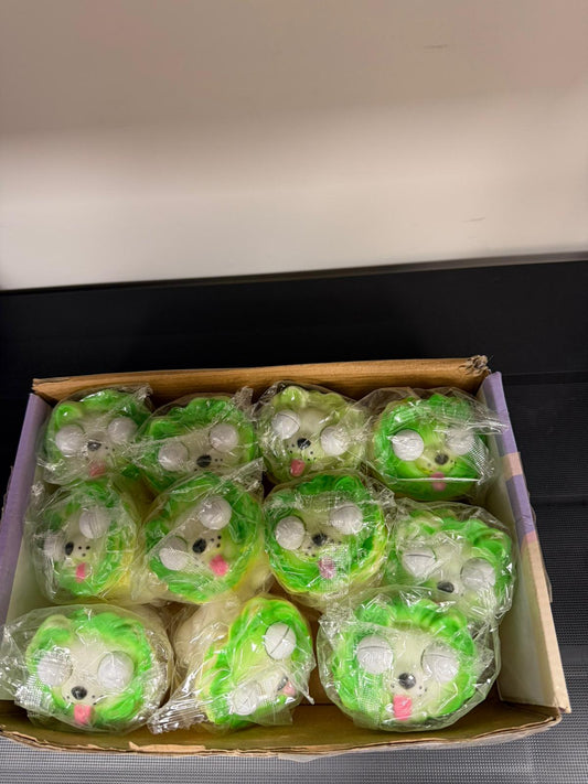 כלב יוצא מחסה מוציא עיניים